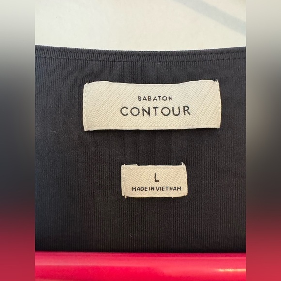 Aritzia Contour Crew Cropped T-shirt Black- Size L - Picture 6 of 7